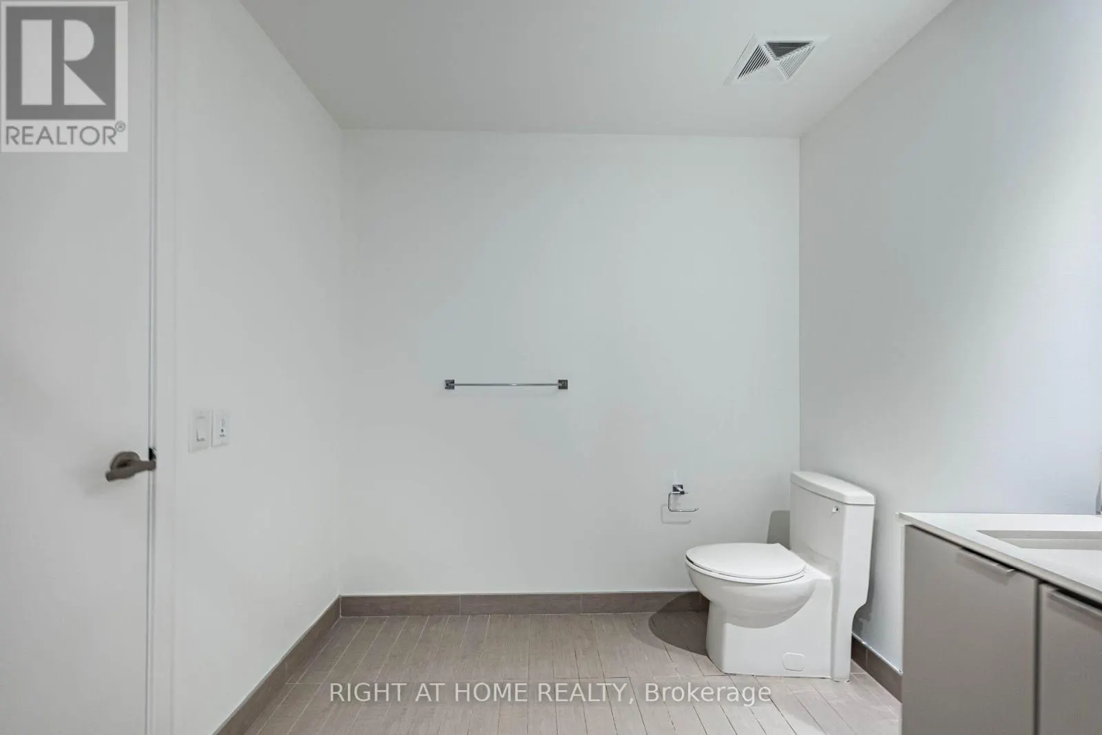 1112 - 3883 QUARTZ ROAD