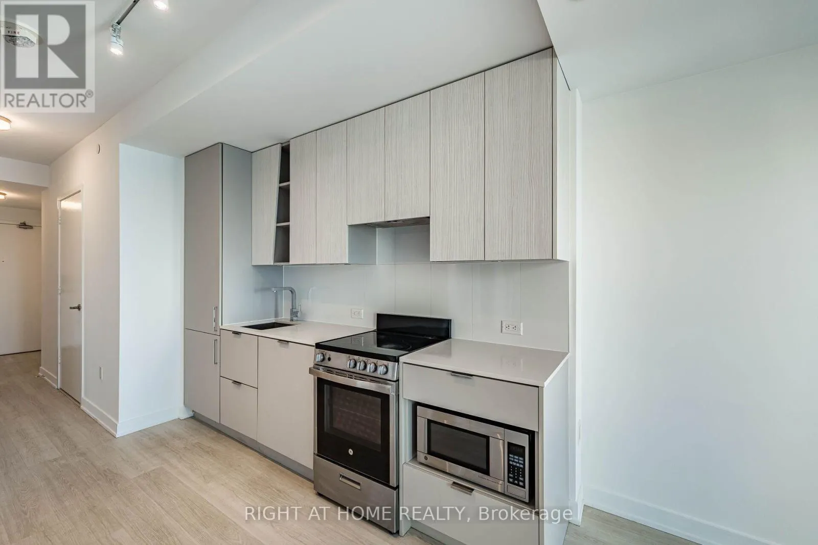 1112 - 3883 QUARTZ ROAD