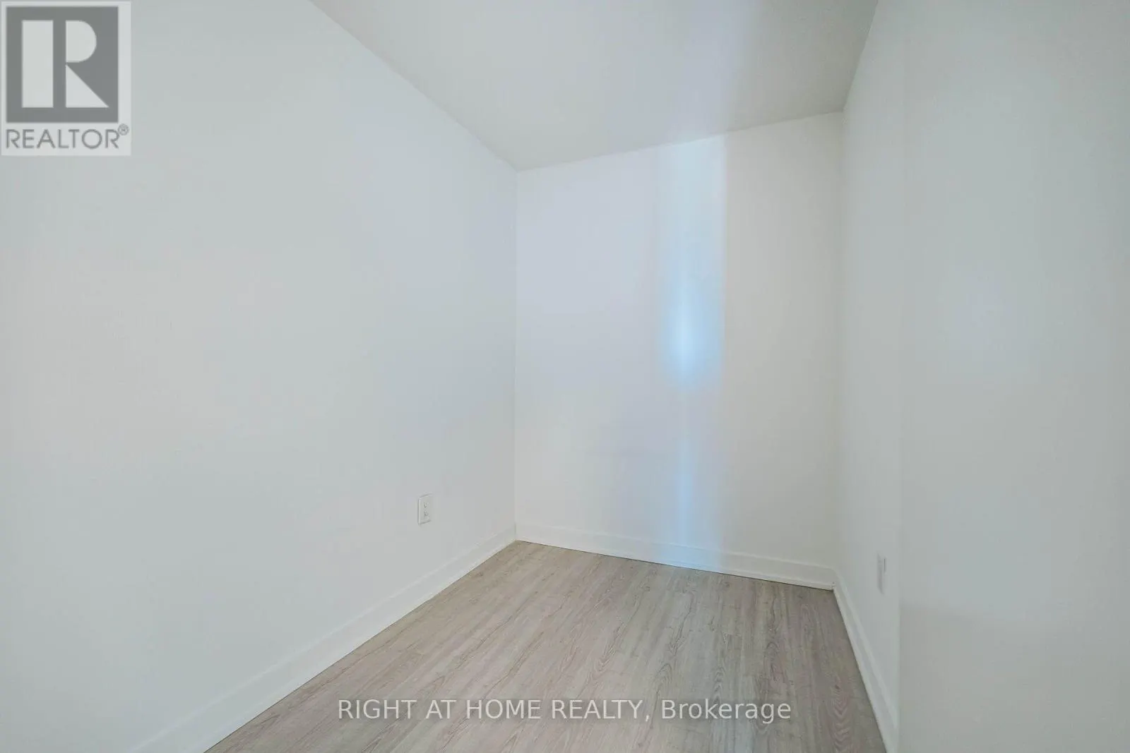 1112 - 3883 QUARTZ ROAD