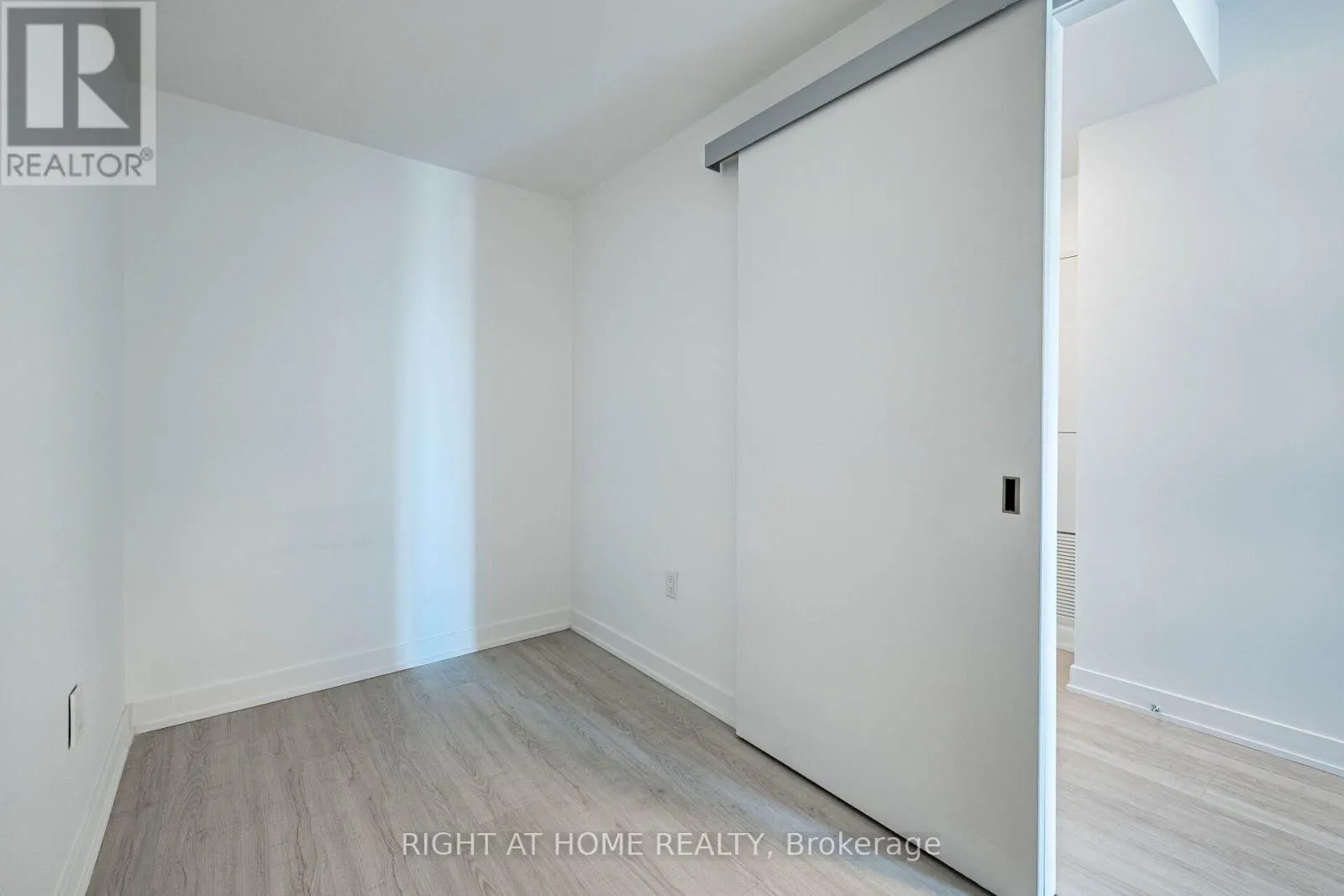 1112 - 3883 QUARTZ ROAD