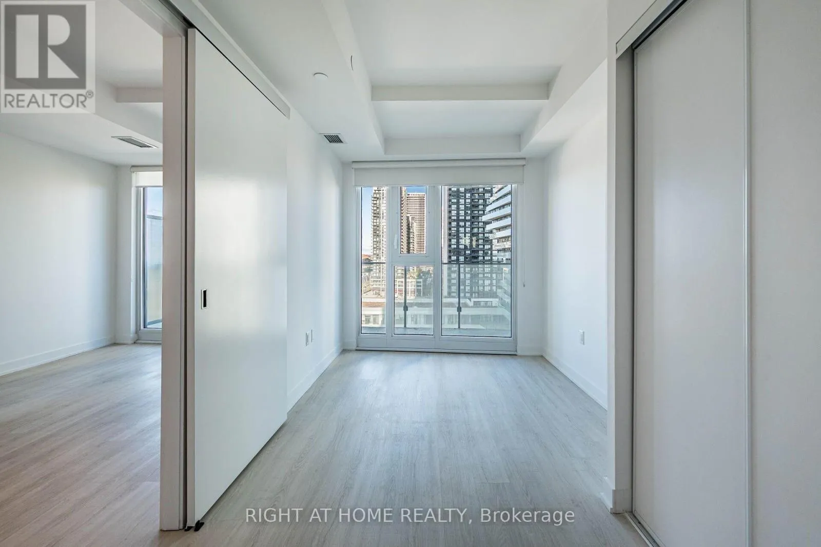 1112 - 3883 QUARTZ ROAD