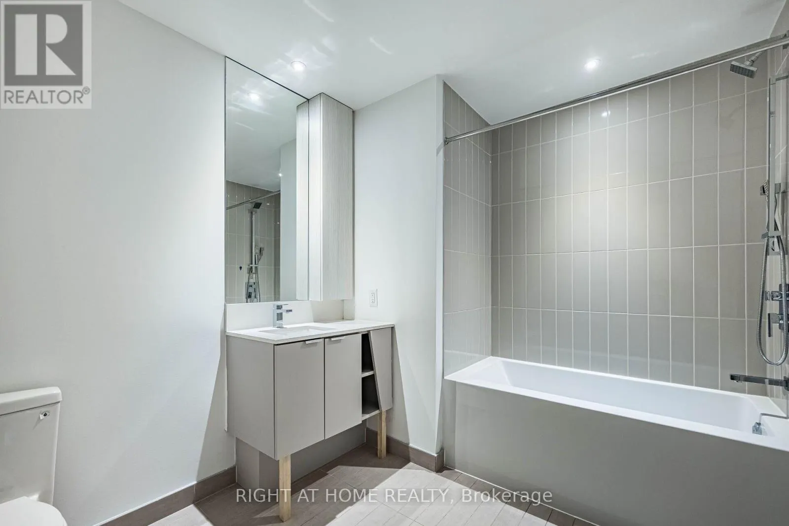 1112 - 3883 QUARTZ ROAD