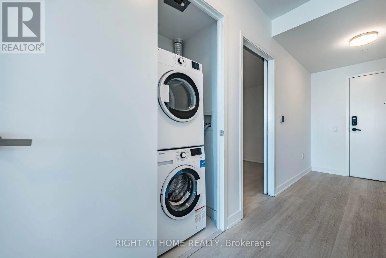1112 - 3883 QUARTZ ROAD