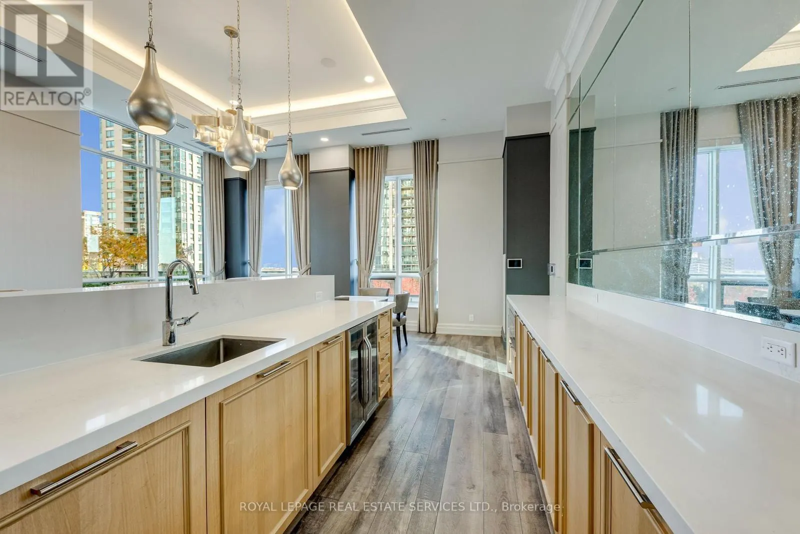 2303 - 36 ELM DRIVE W