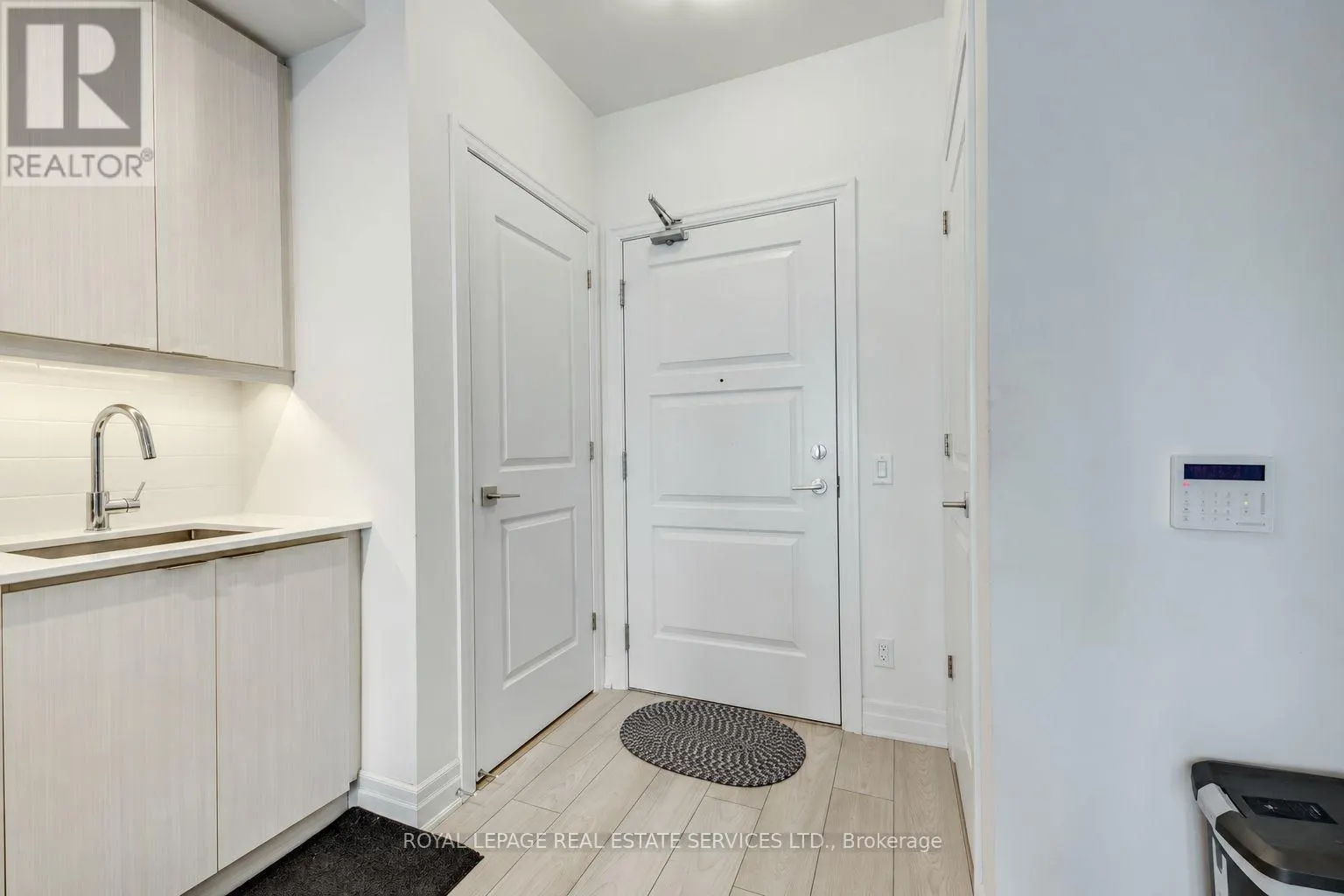 2303 - 36 ELM DRIVE W