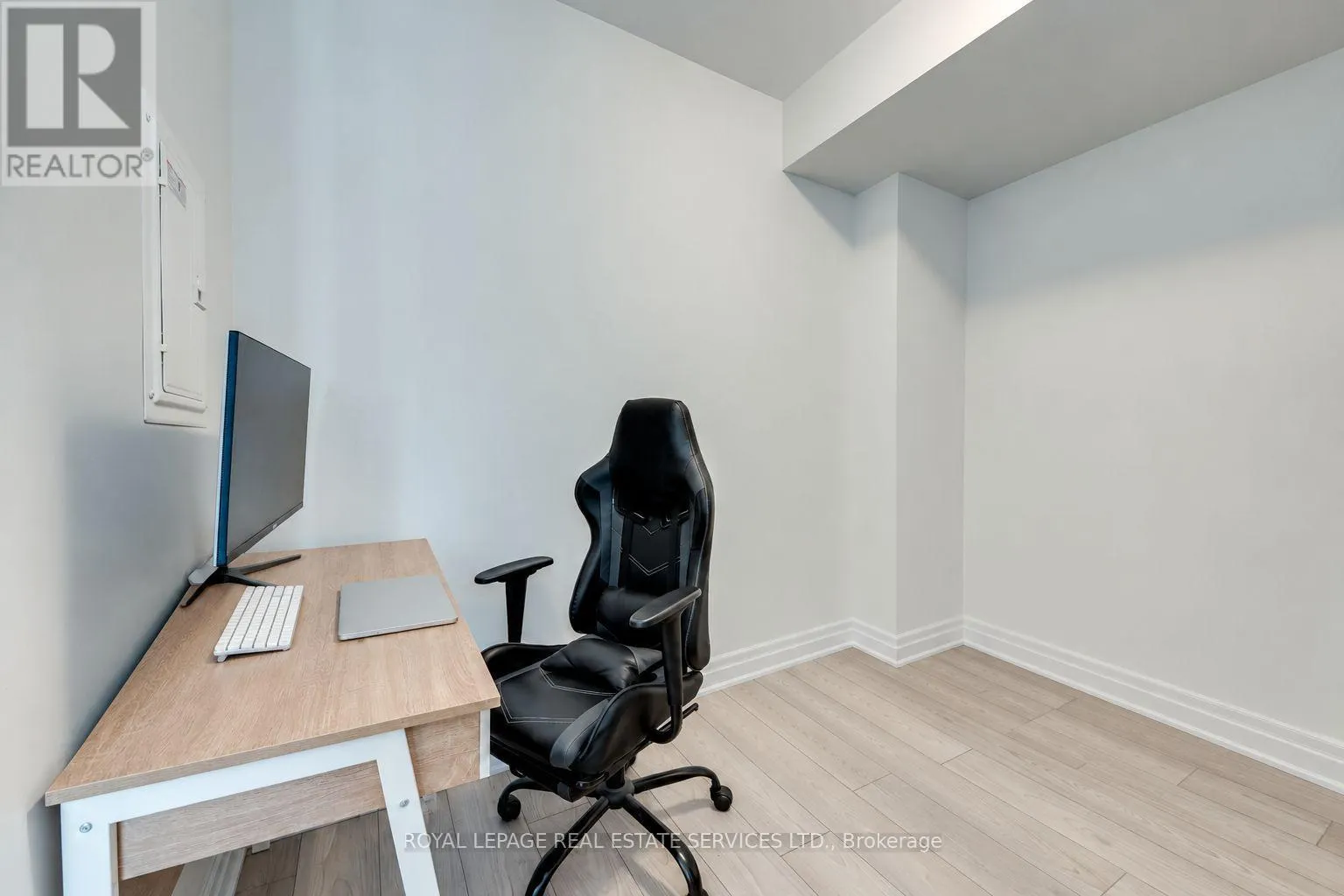 2303 - 36 ELM DRIVE W