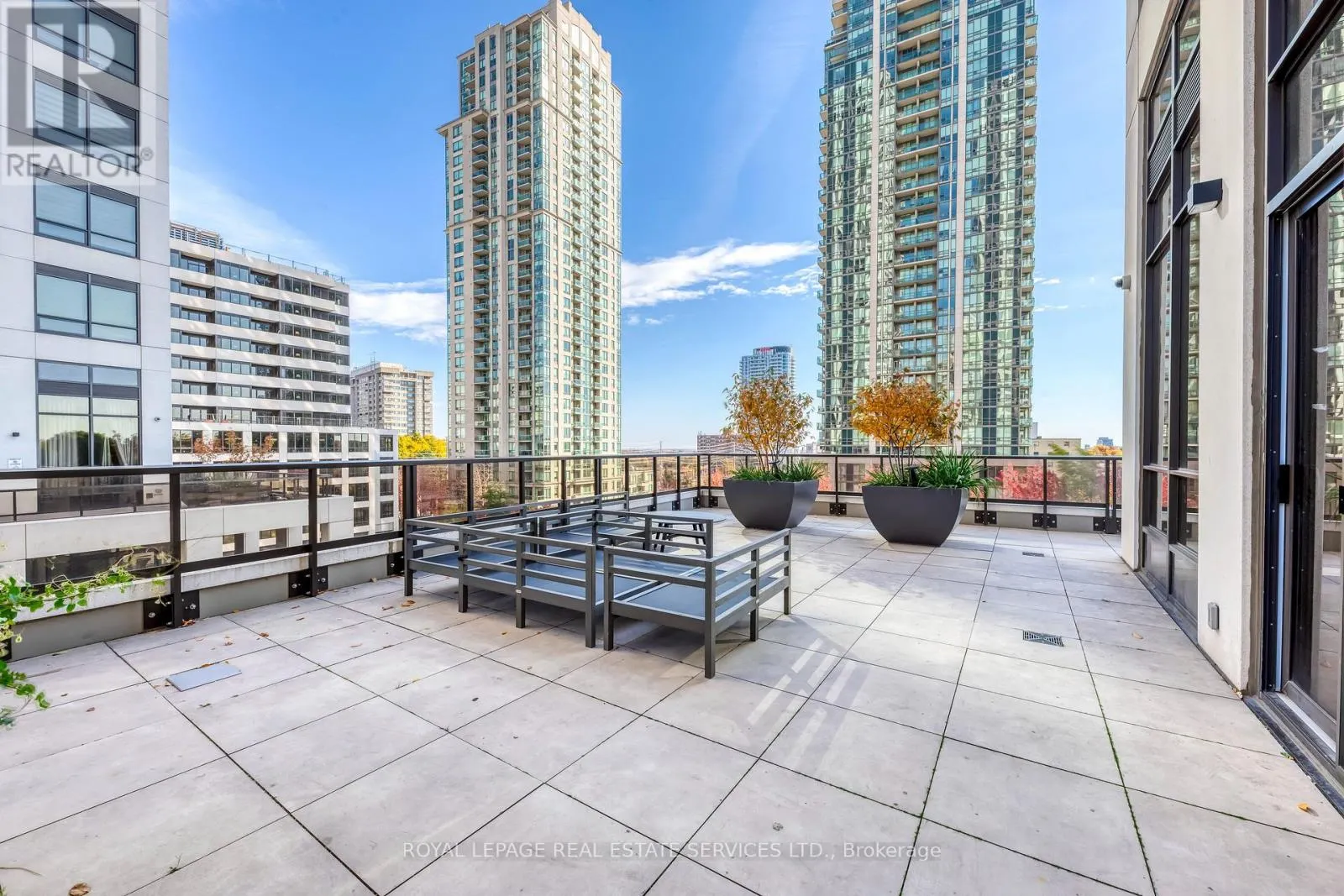 2303 - 36 ELM DRIVE W