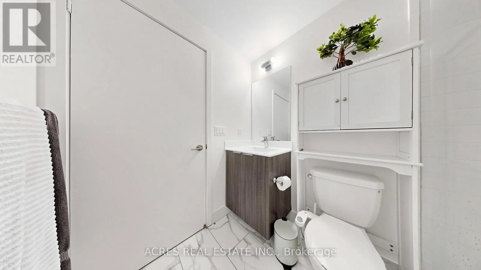 5806 - 30 SHORE BREEZE DRIVE