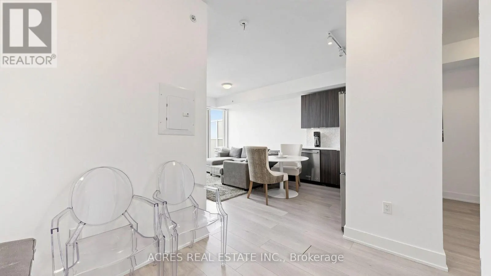 5806 - 30 SHORE BREEZE DRIVE