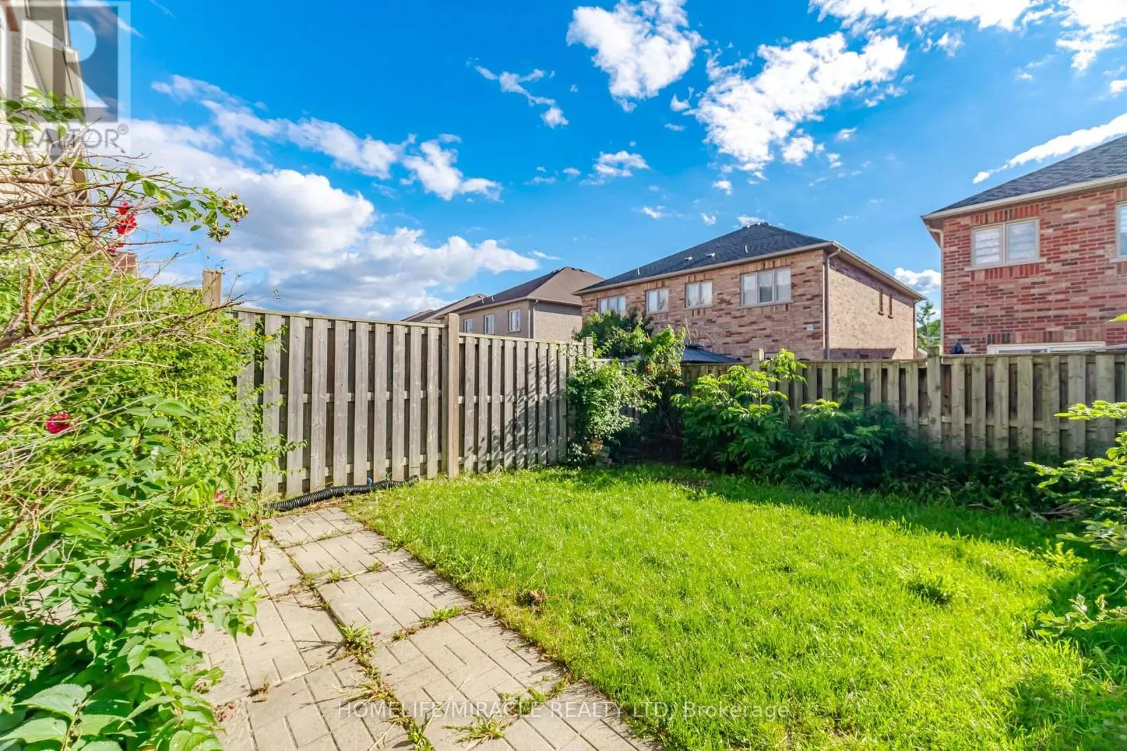 101 CRYSTALVIEW CRESCENT
