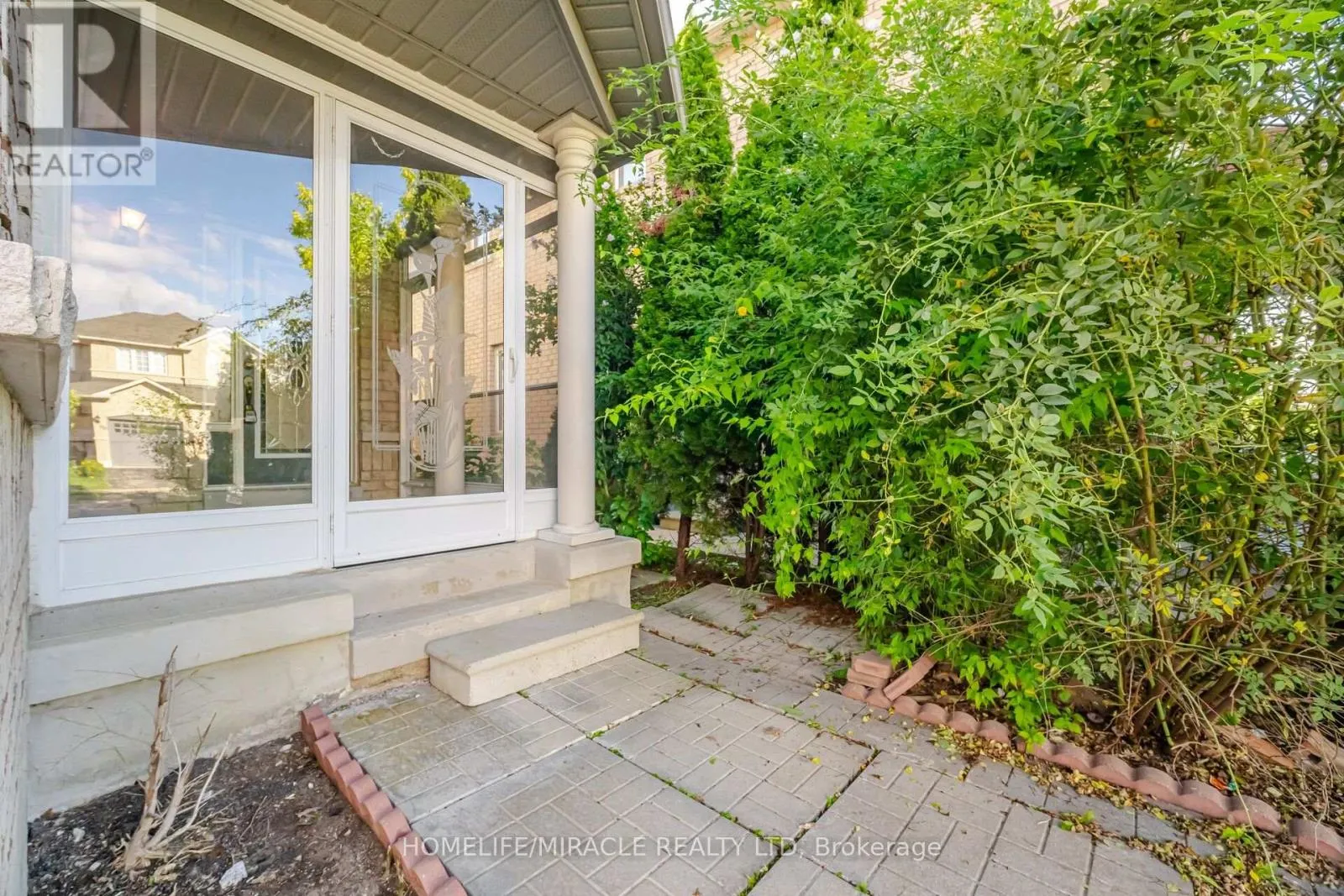 101 CRYSTALVIEW CRESCENT