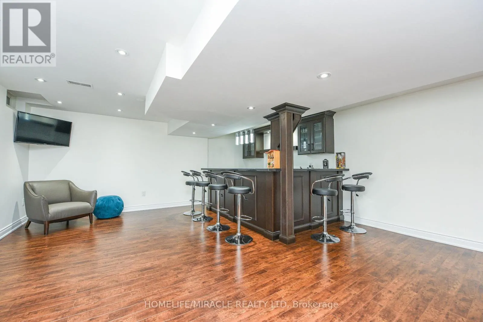 6 MENDOZA DRIVE