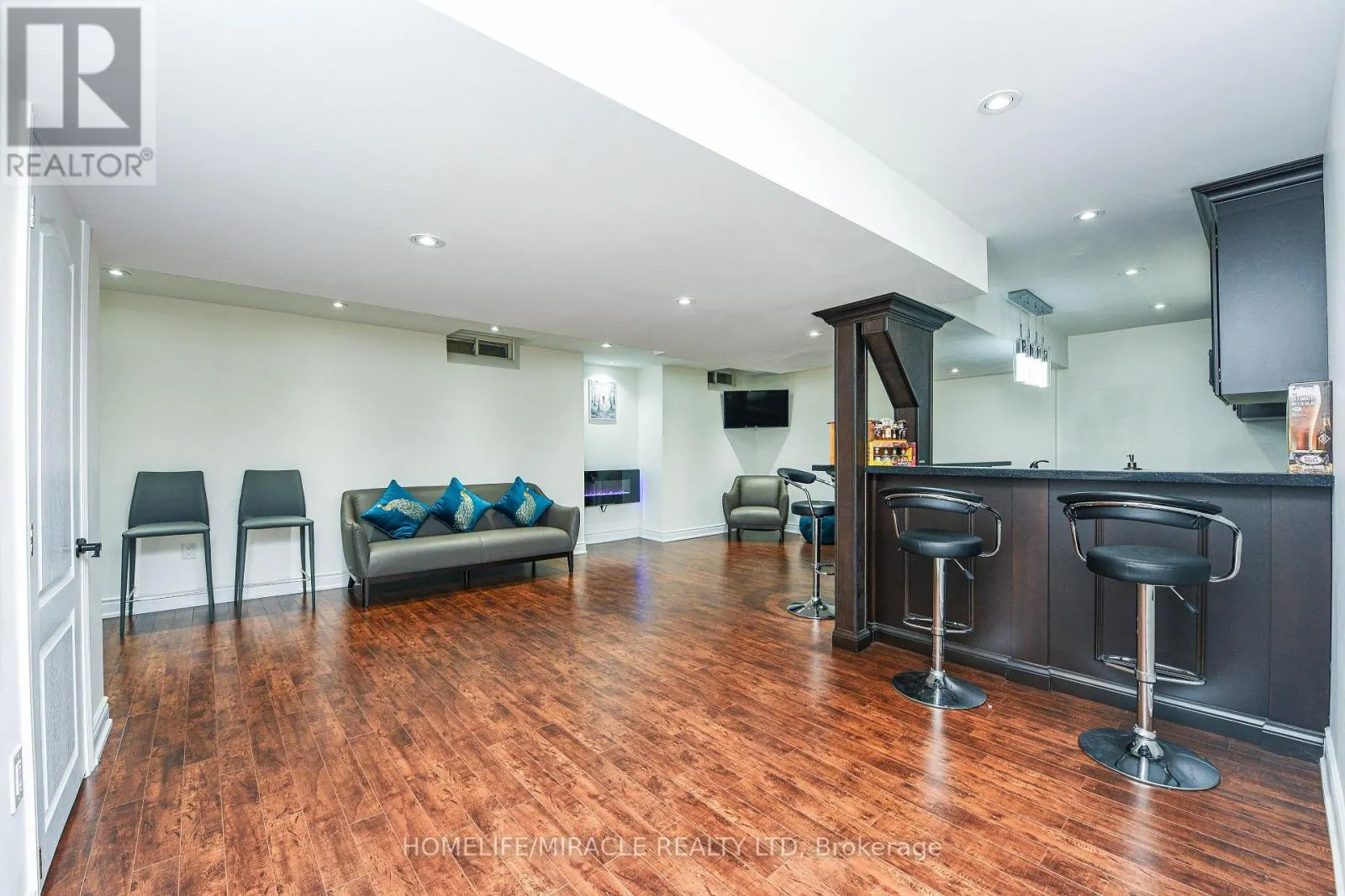 6 MENDOZA DRIVE
