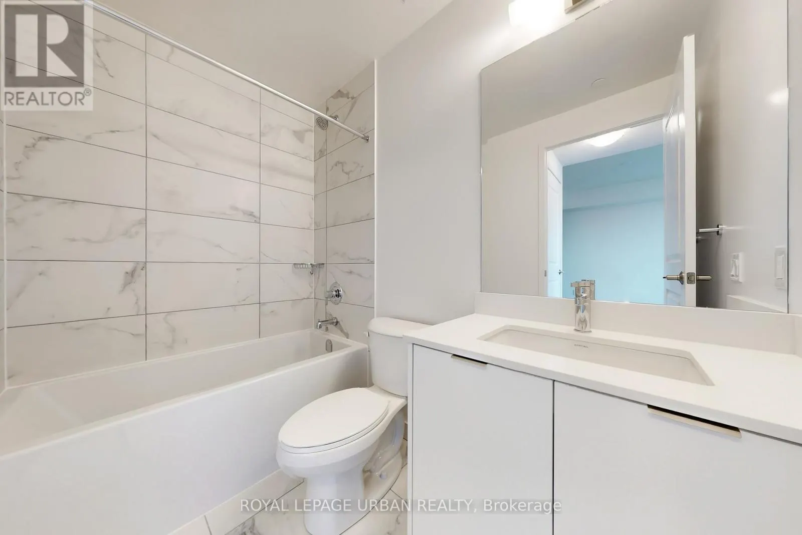 1108 - 204 BURNHAMTHORPE ROAD E