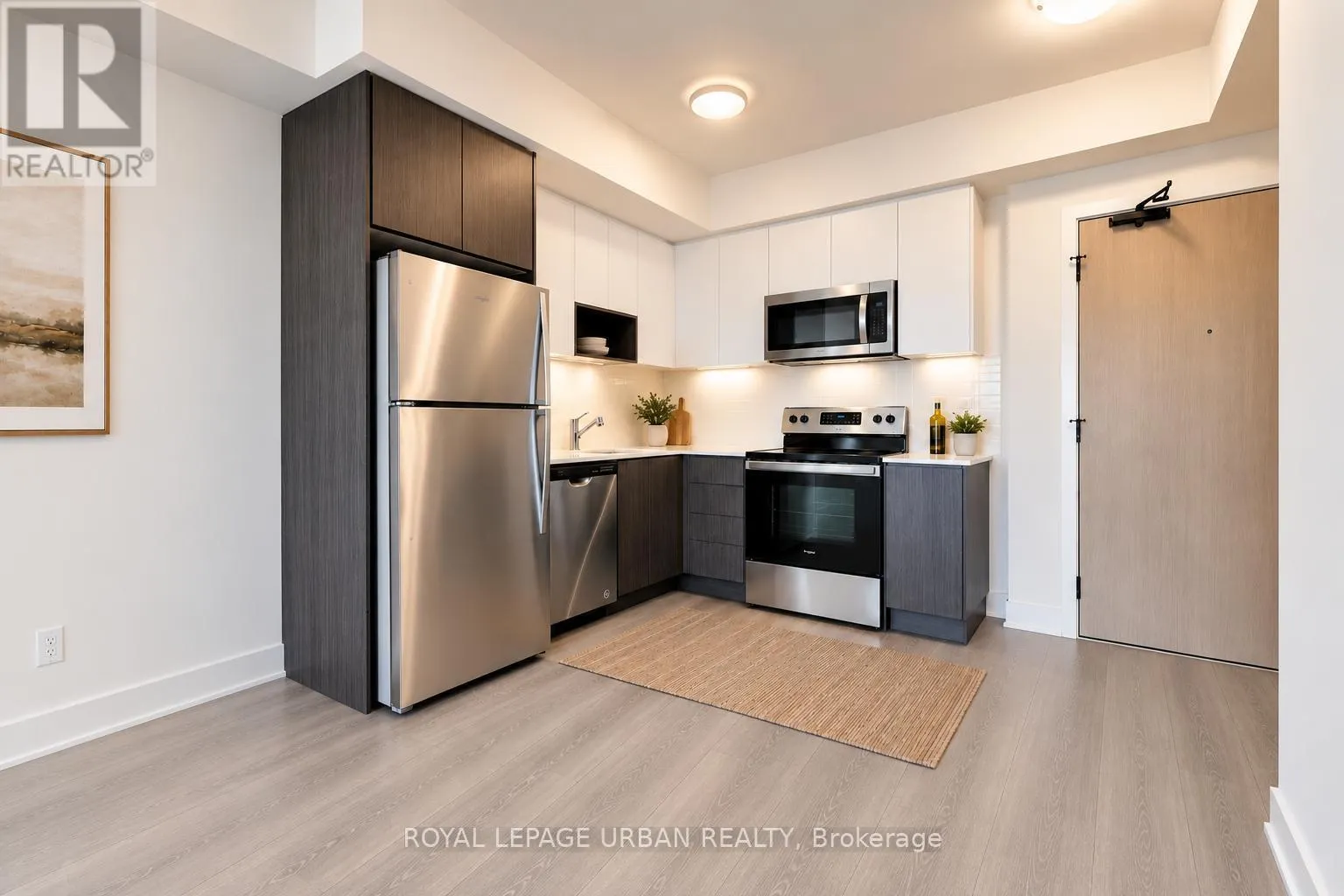 1108 - 204 BURNHAMTHORPE ROAD E