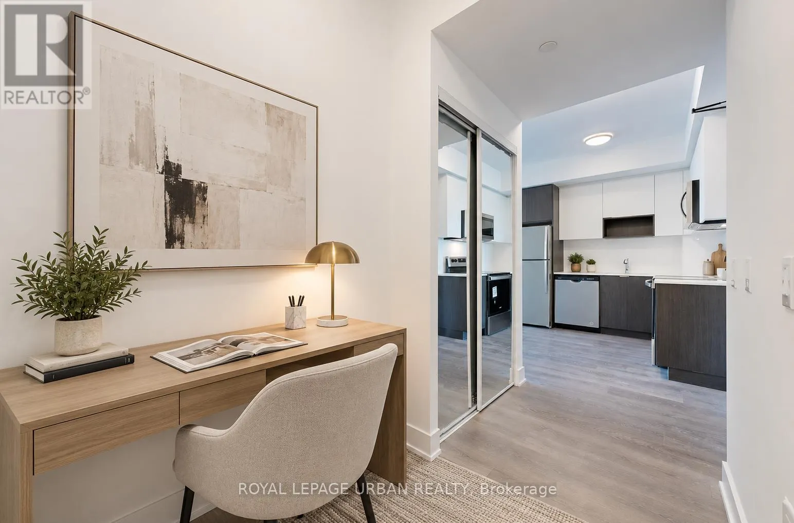 1108 - 204 BURNHAMTHORPE ROAD E