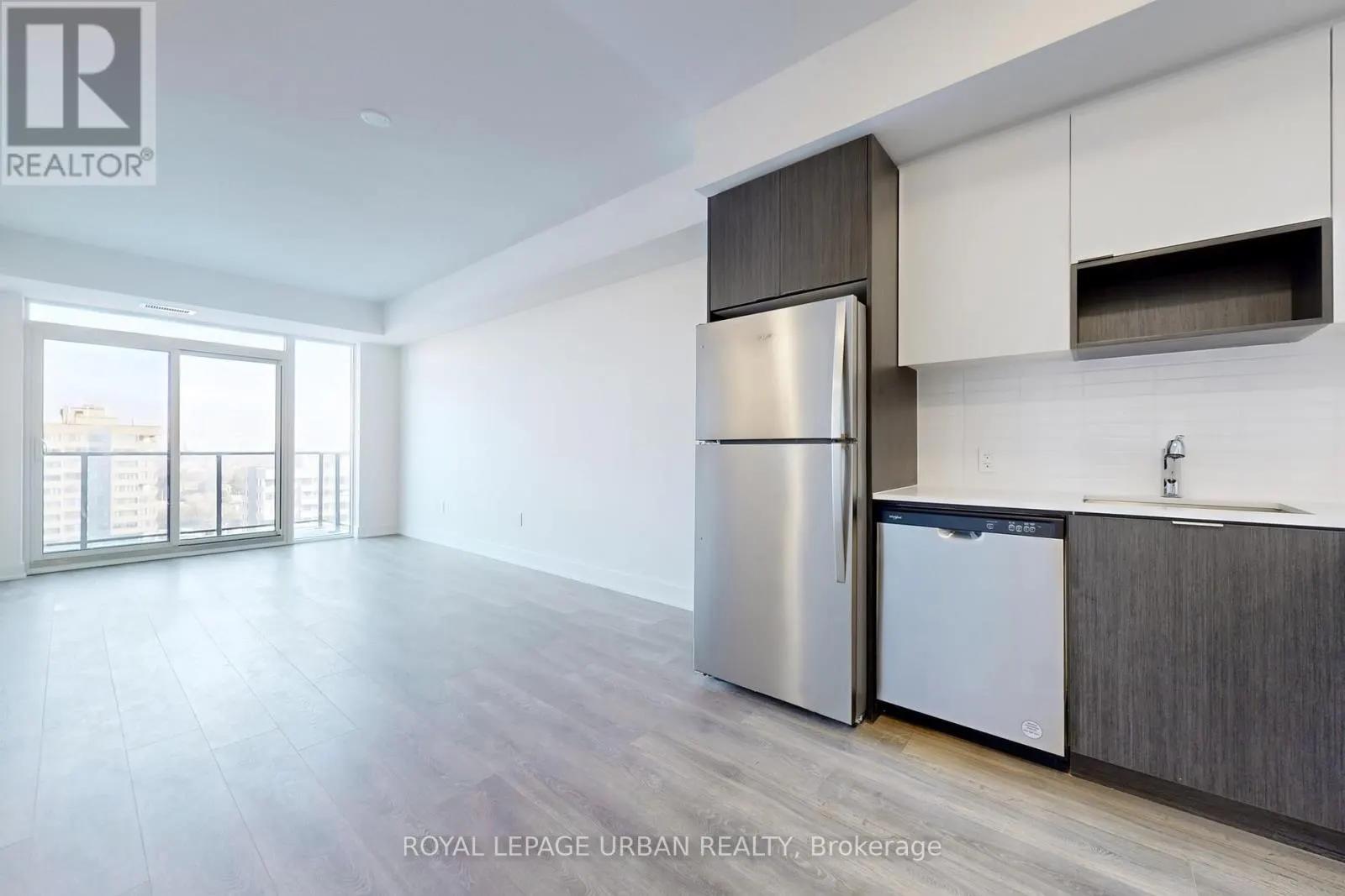 1108 - 204 BURNHAMTHORPE ROAD E