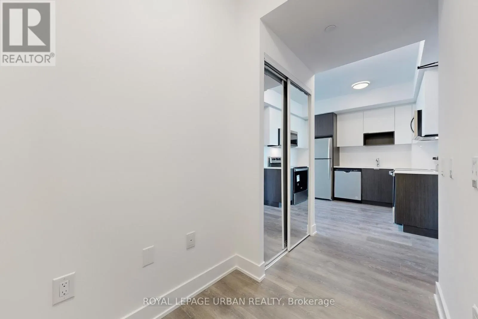 1108 - 204 BURNHAMTHORPE ROAD E