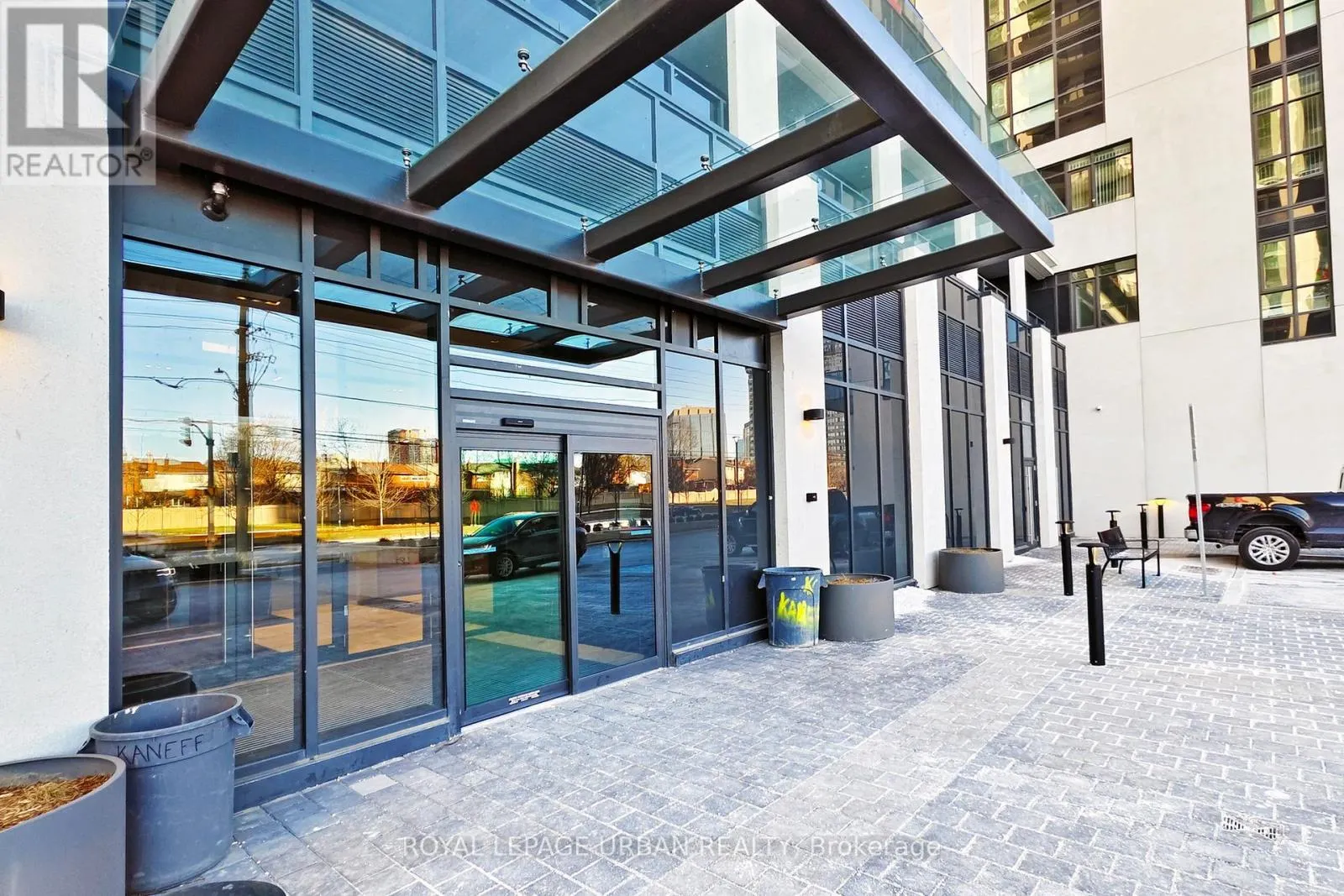 1108 - 204 BURNHAMTHORPE ROAD E