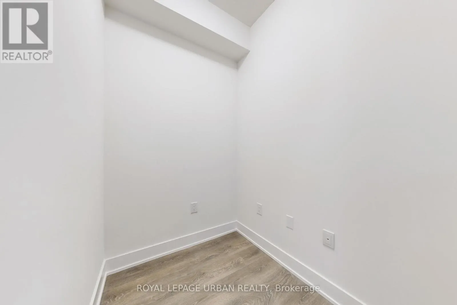 1108 - 204 BURNHAMTHORPE ROAD E