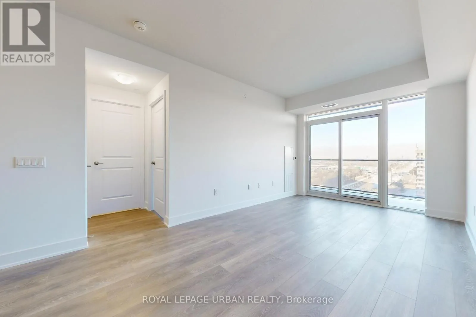 1108 - 204 BURNHAMTHORPE ROAD E