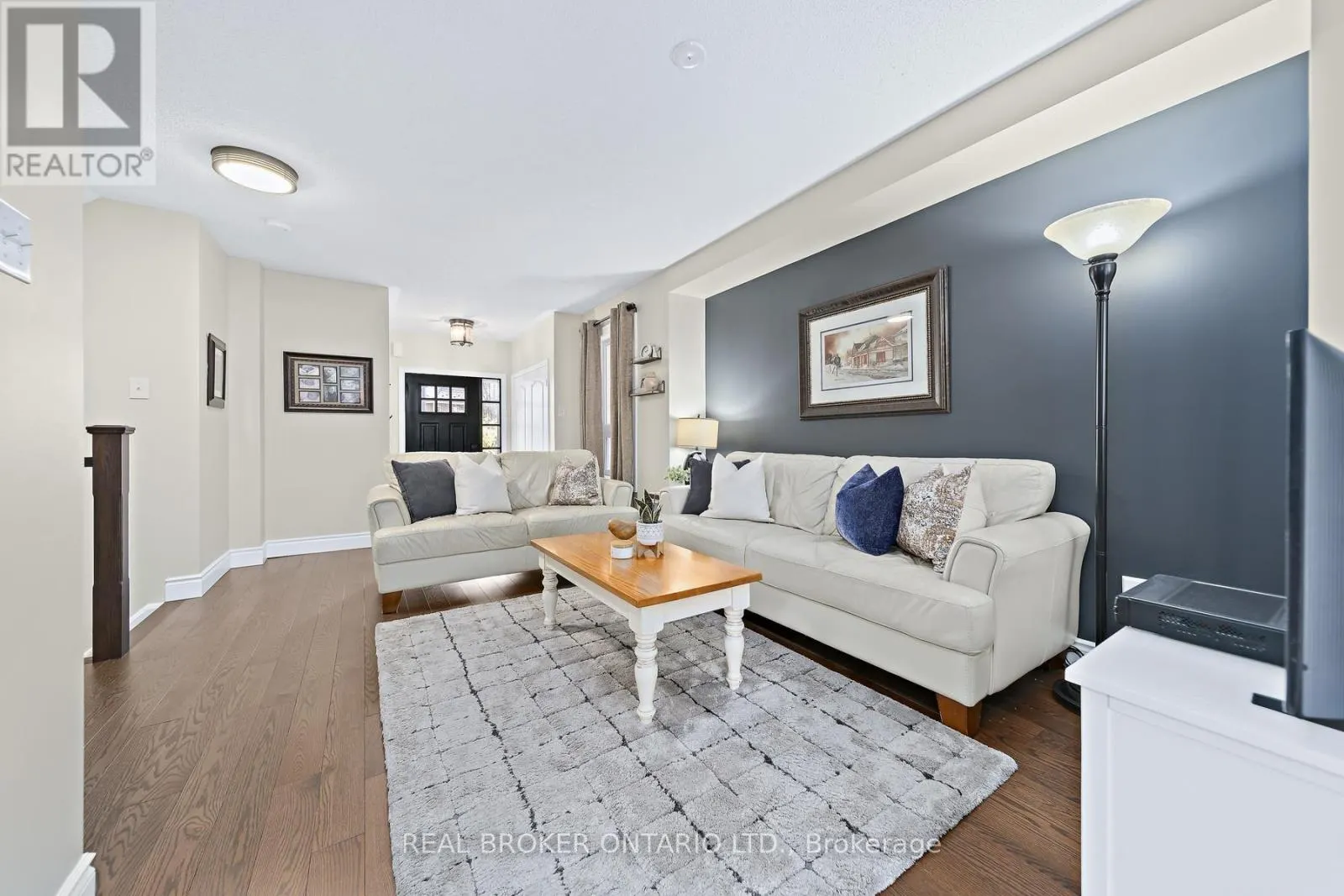 45 WOODCOTE CRESCENT