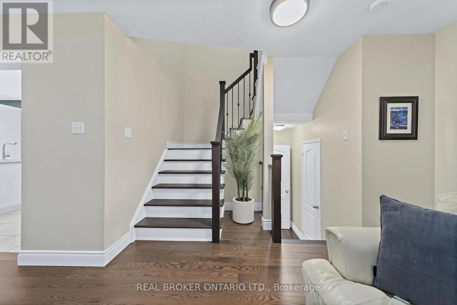 45 WOODCOTE CRESCENT
