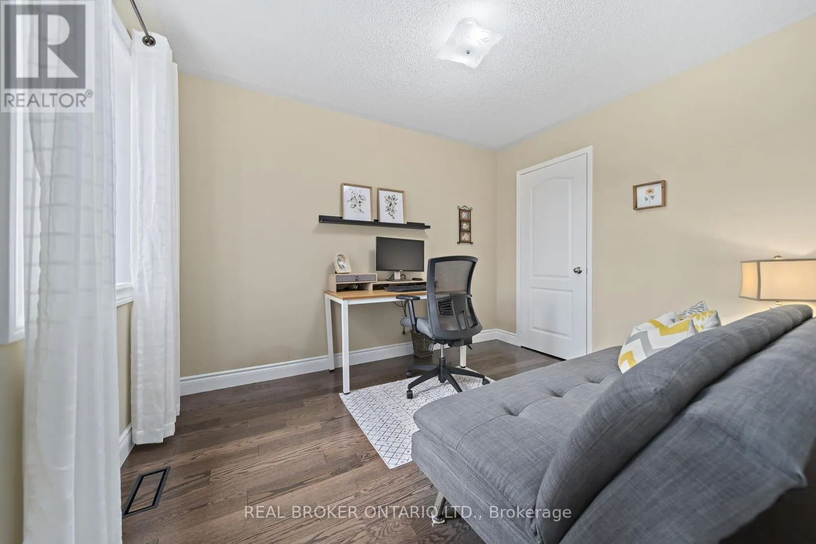 45 WOODCOTE CRESCENT