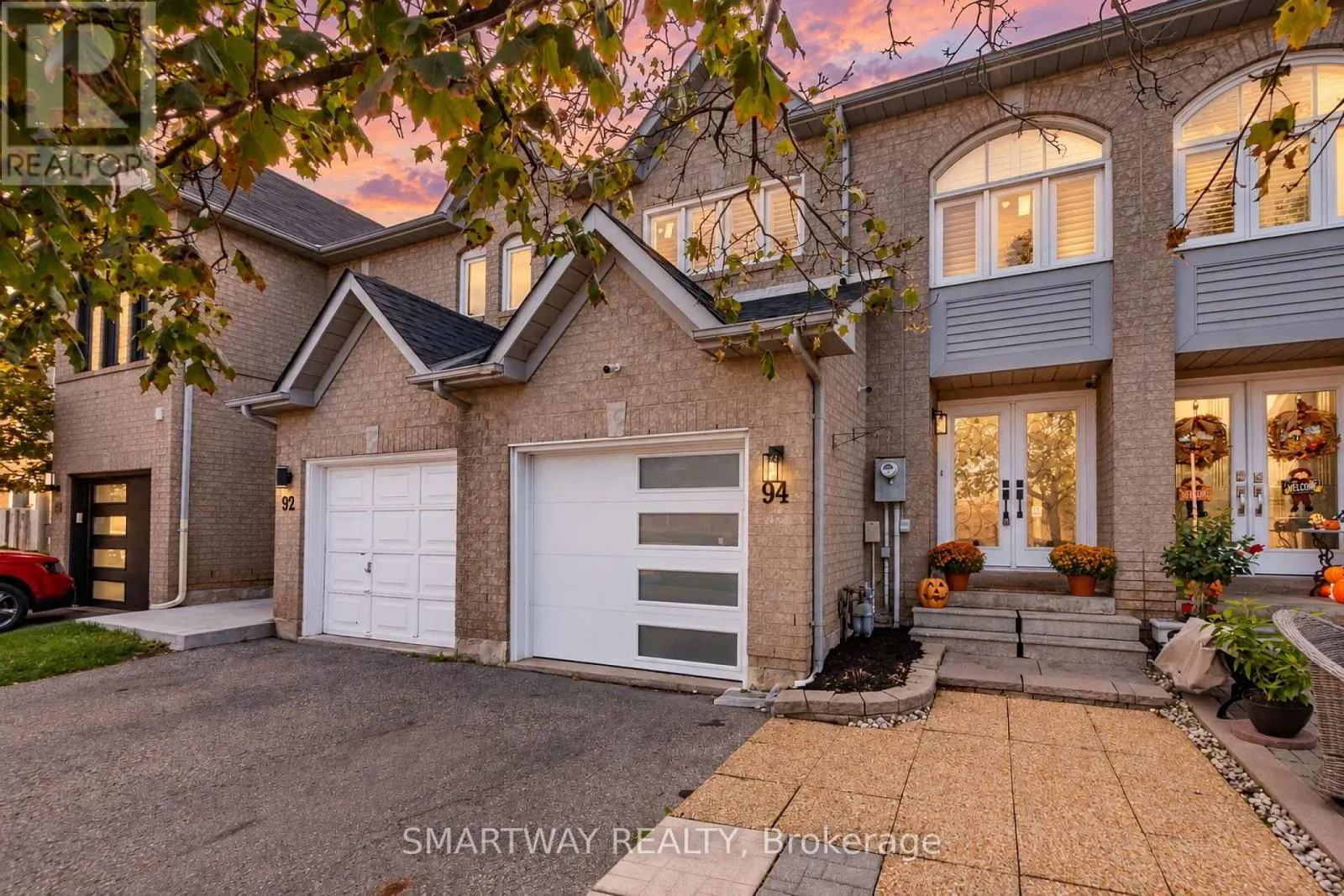 94 GOLDENLIGHT CIRCLE