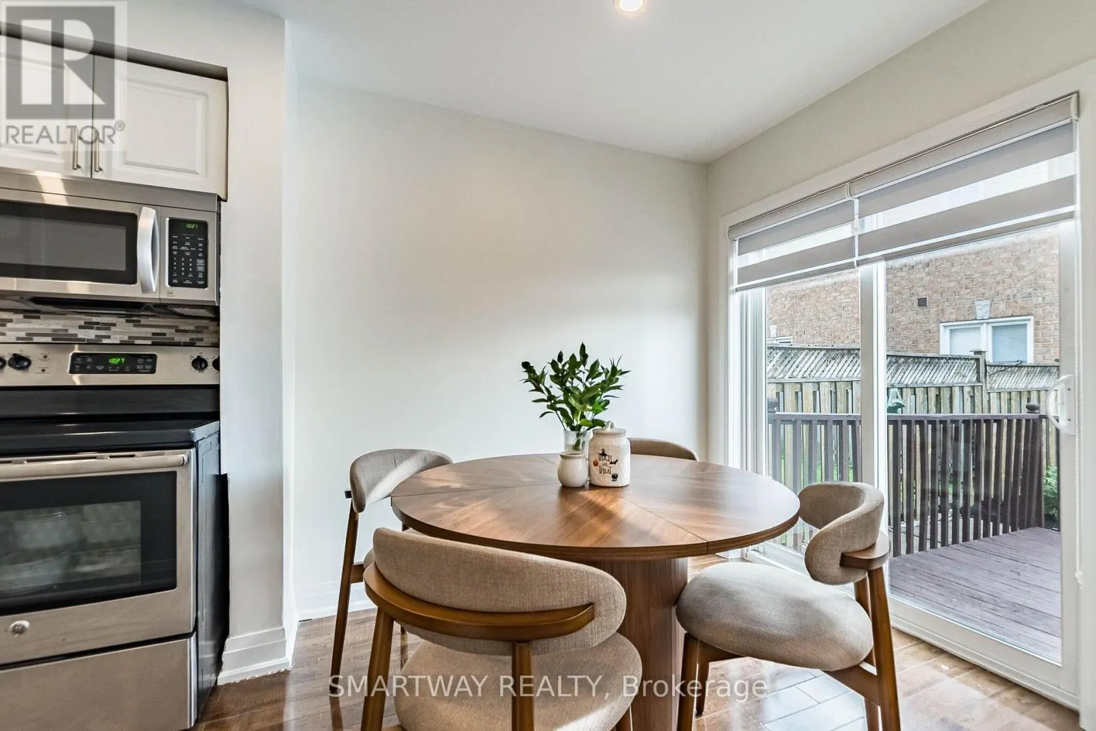 94 GOLDENLIGHT CIRCLE