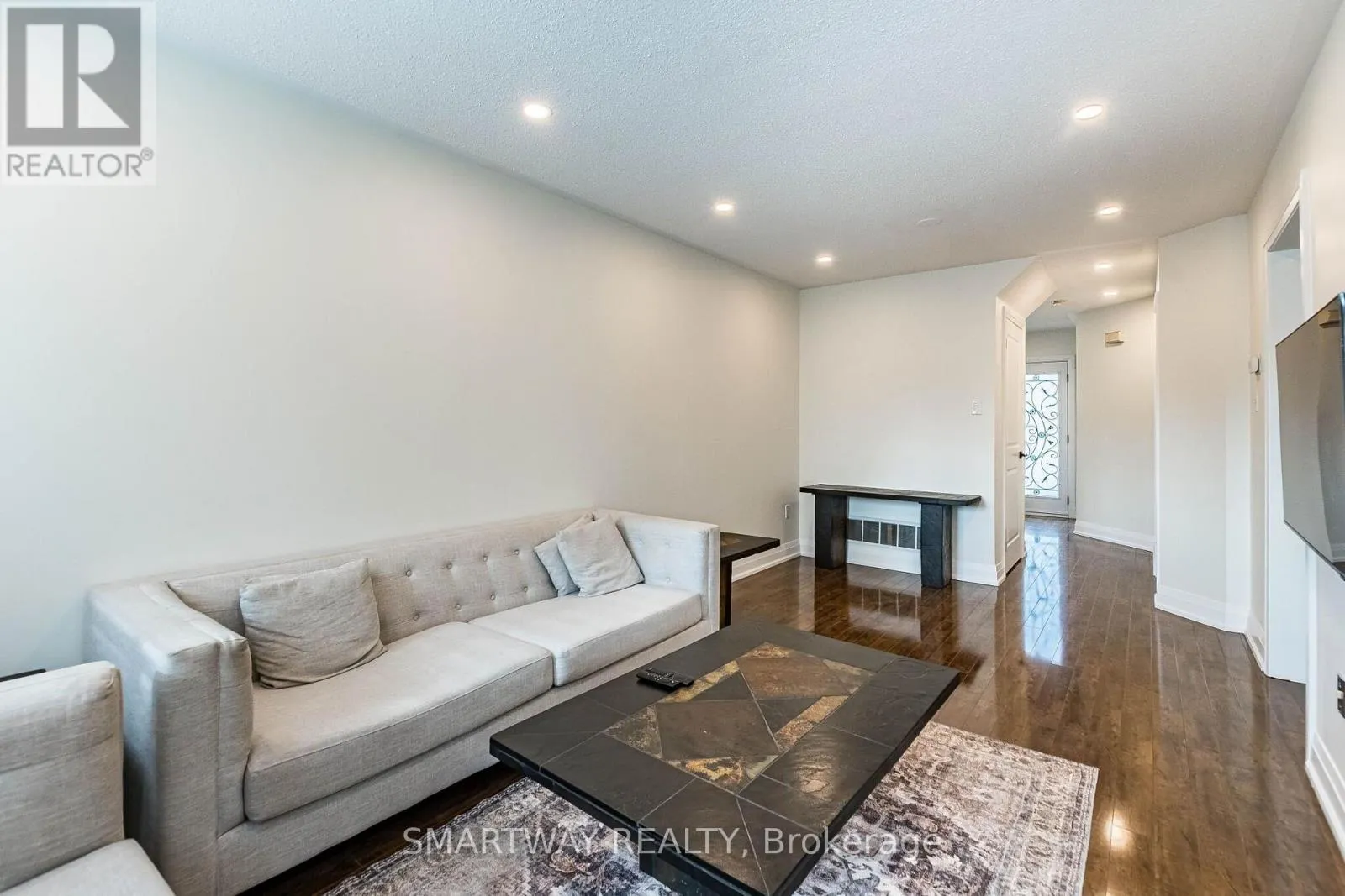 94 GOLDENLIGHT CIRCLE