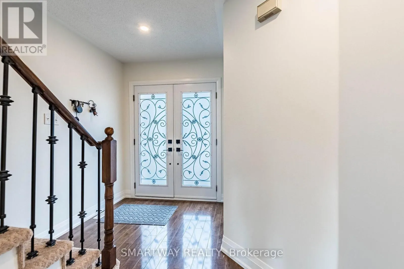 94 GOLDENLIGHT CIRCLE
