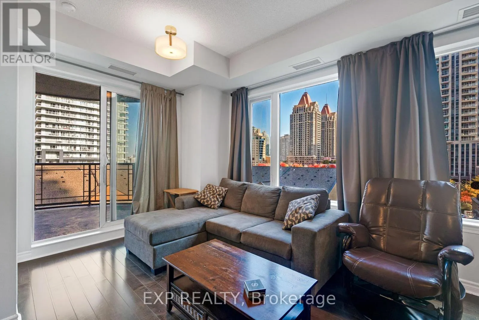 505 - 385 PRINCE OF WALES DRIVE