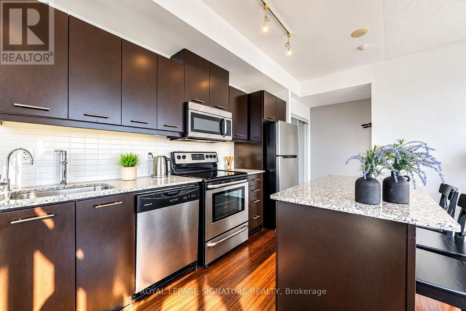 3005 - 360 SQUARE ONE DRIVE