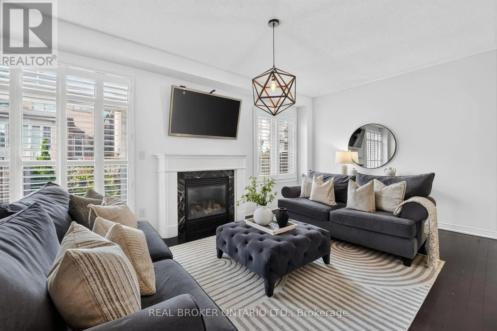 3231 STONEY CRESCENT