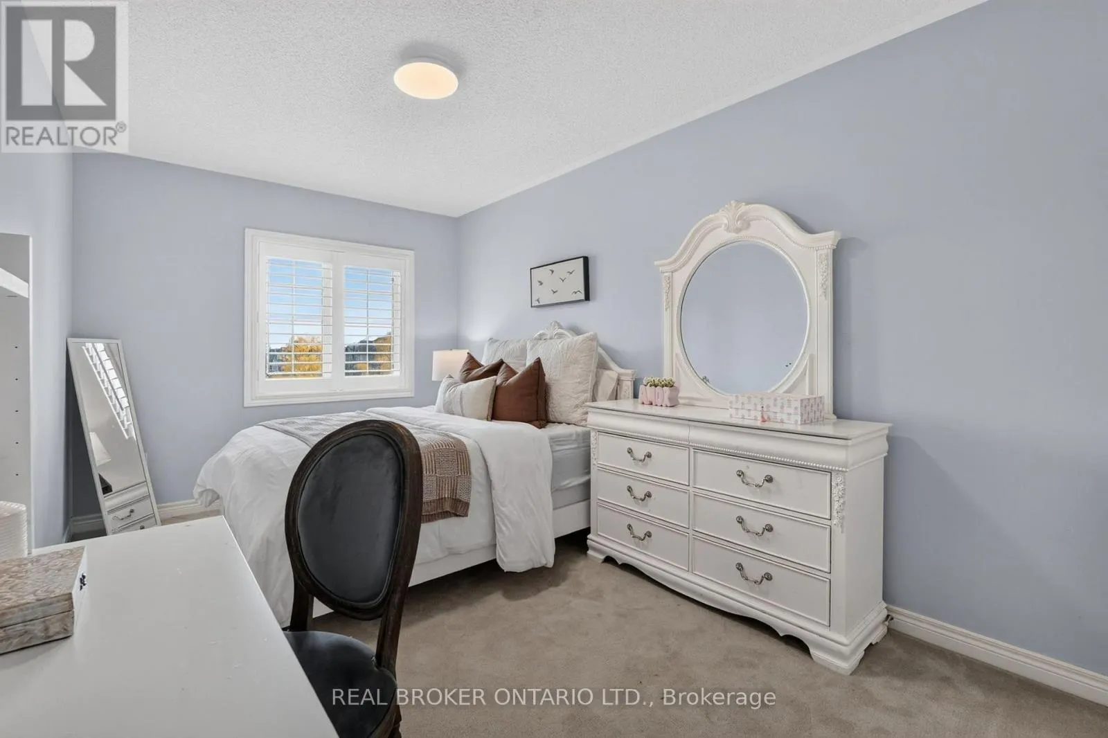 3231 STONEY CRESCENT
