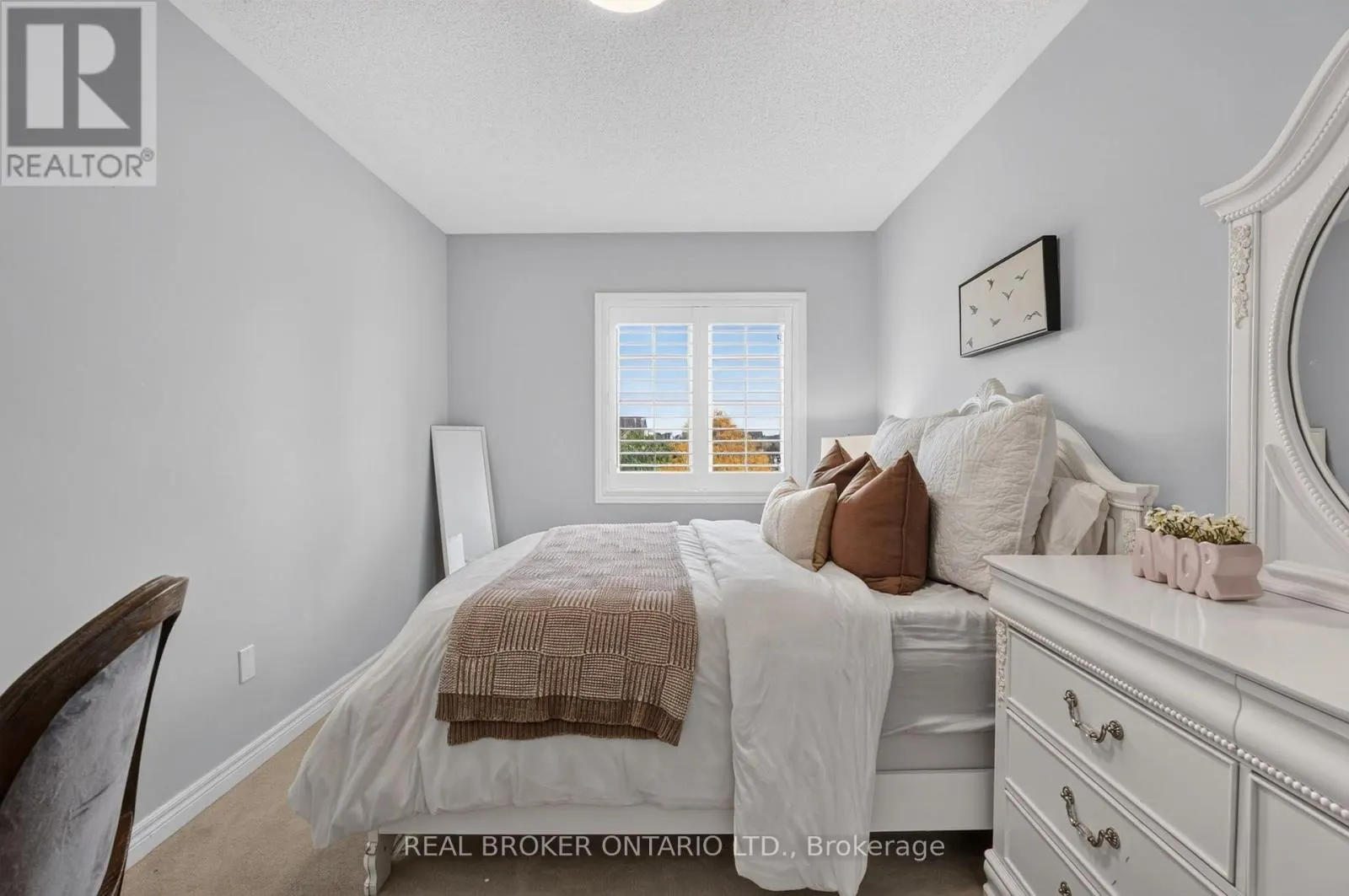 3231 STONEY CRESCENT