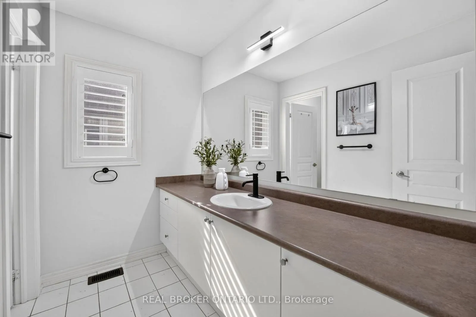3231 STONEY CRESCENT