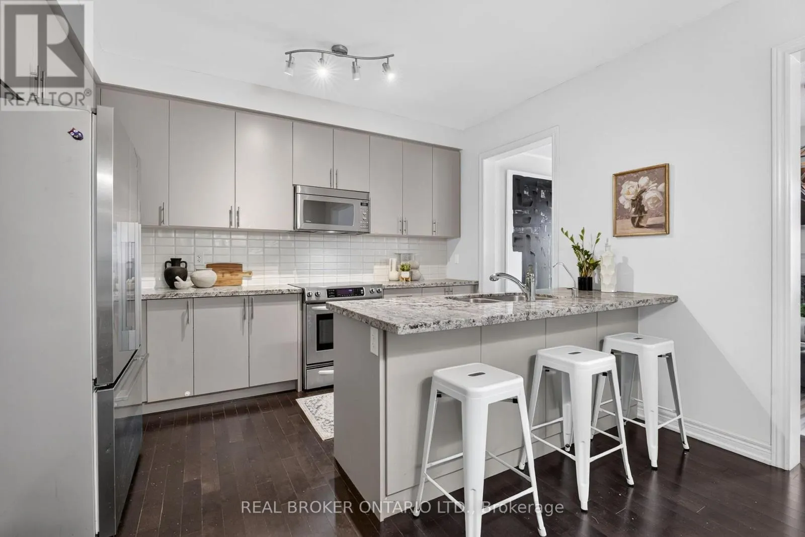 3231 STONEY CRESCENT