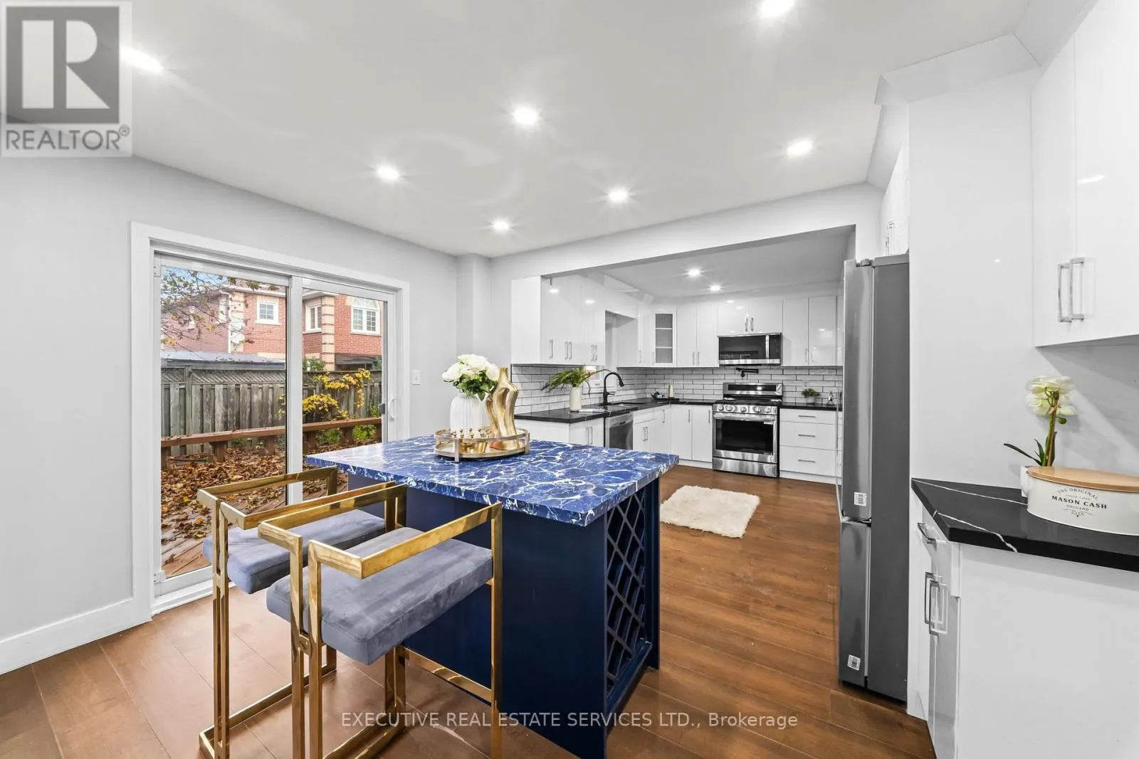 23 FENFLOWER COURT