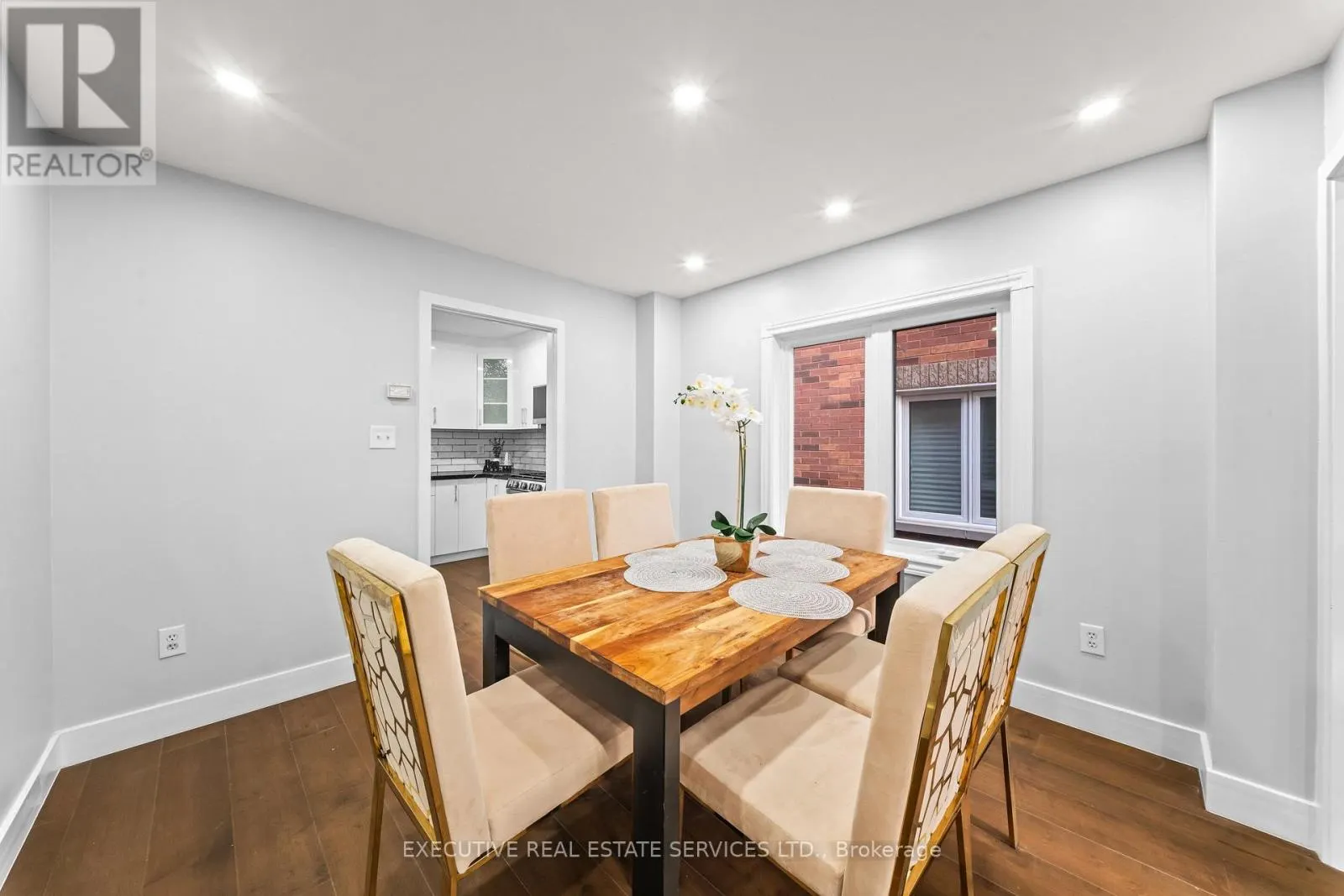 23 FENFLOWER COURT