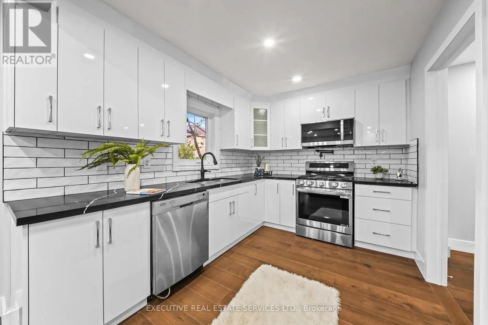 23 FENFLOWER COURT