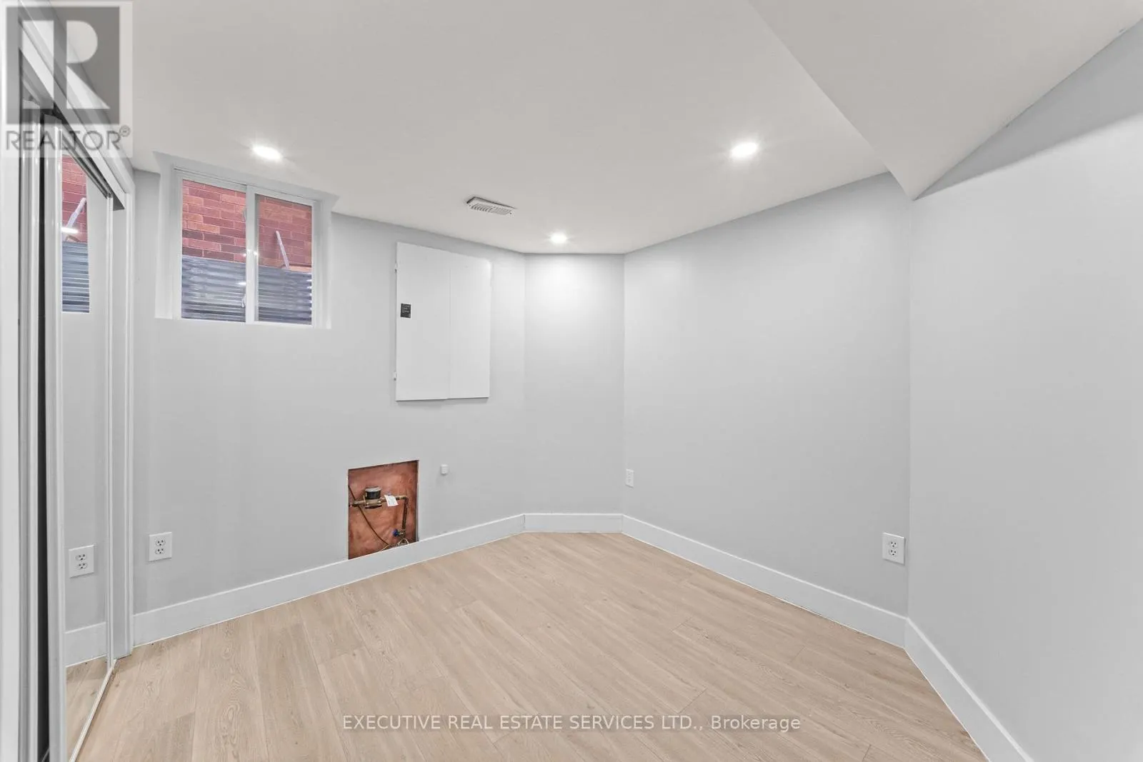 23 FENFLOWER COURT