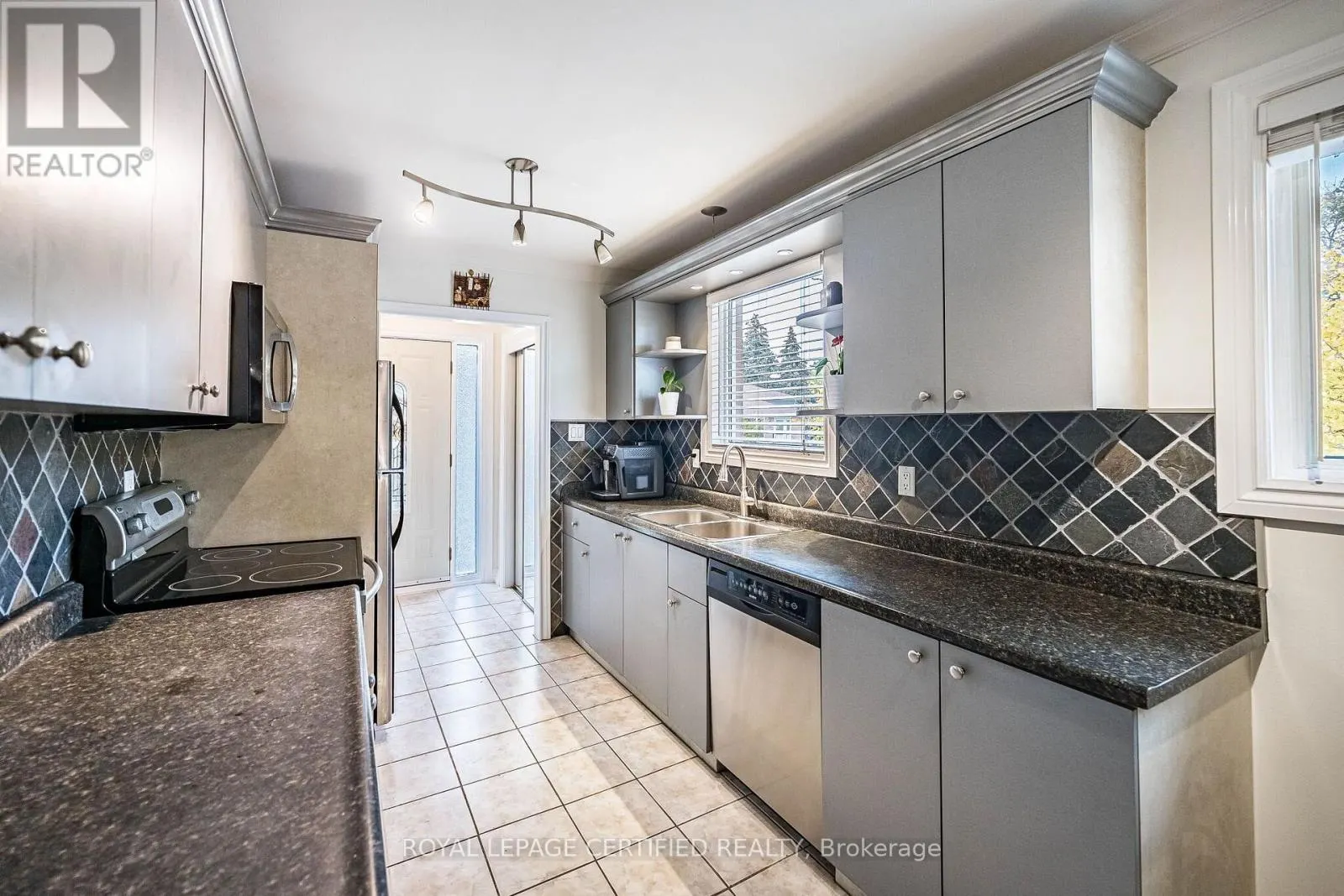 1622 WAVELL CRESCENT