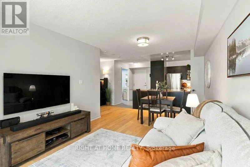 302 - 816 LANSDOWNE AVENUE