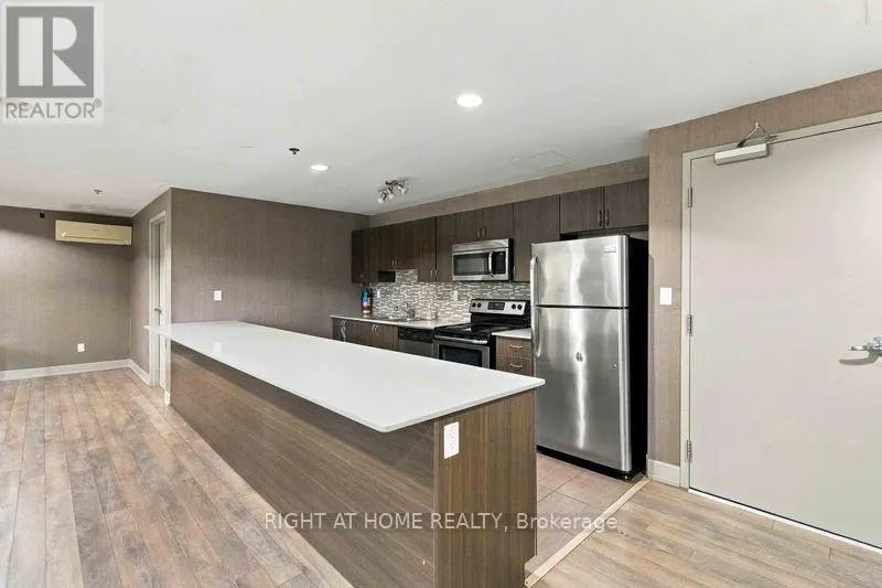 302 - 816 LANSDOWNE AVENUE