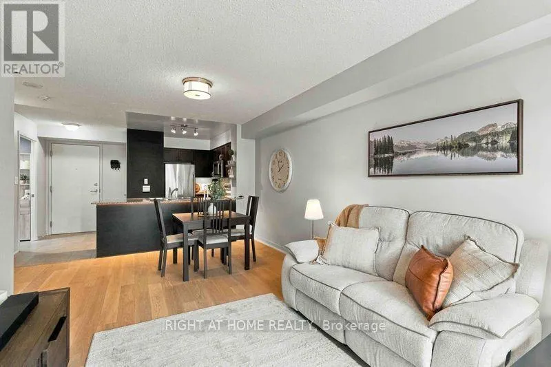 302 - 816 LANSDOWNE AVENUE