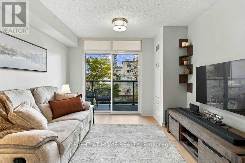 302 - 816 LANSDOWNE AVENUE