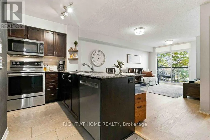 302 - 816 LANSDOWNE AVENUE