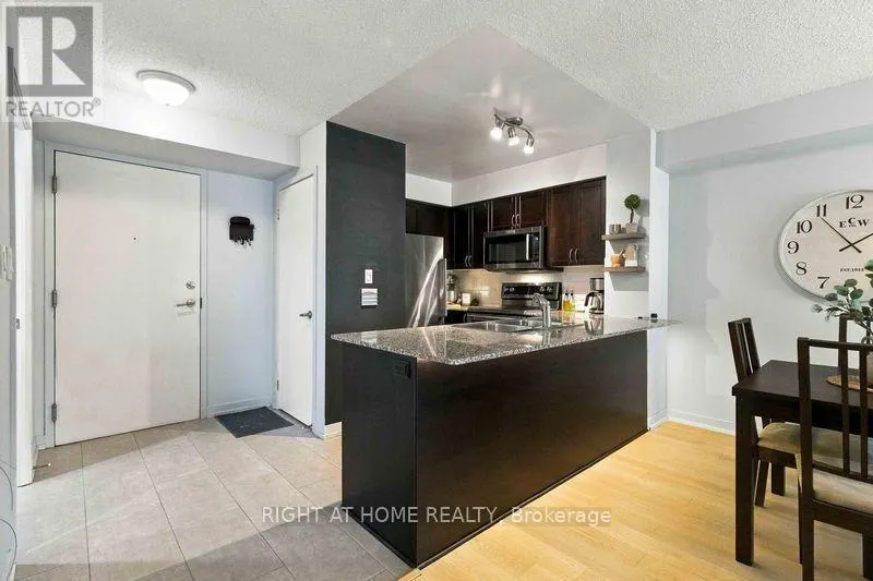 302 - 816 LANSDOWNE AVENUE